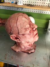 Charger l'image dans la galerie, Severed head with magnetics