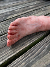 Cargar imagen en el visor de la galería, Large male leg