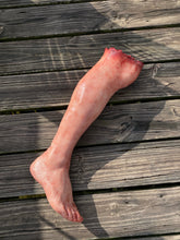 Cargar imagen en el visor de la galería, Large male leg