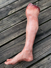 Cargar imagen en el visor de la galería, Large male leg