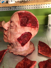 Charger l'image dans la galerie, Severed head with magnetics